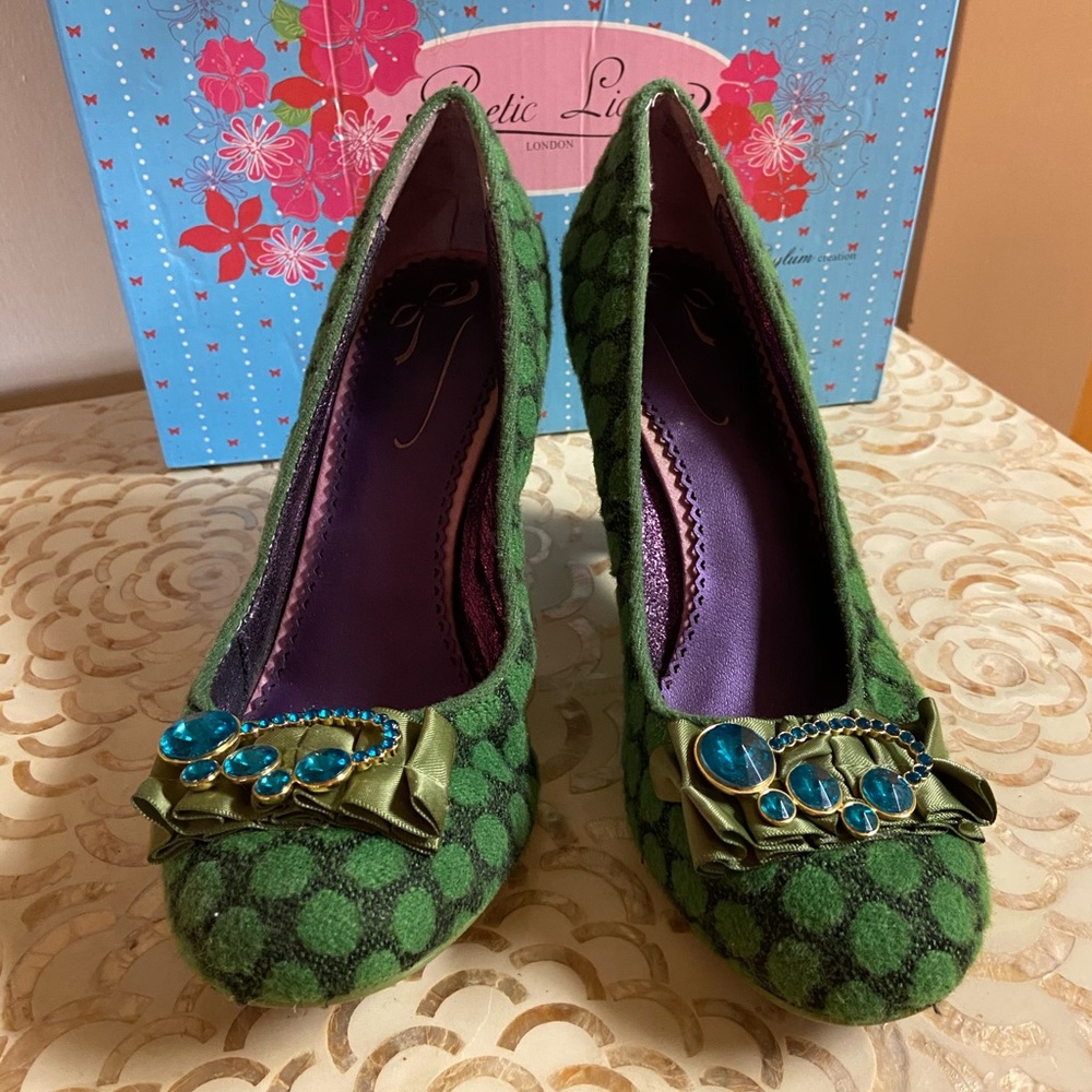 Vintage Style Round Toe Pump